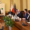 Wojewoda warmińsko-mazurski podpisał z samorządowcami z Warmii i Mazur umowy na dotacje z programu „Razem Bezpieczniej”.