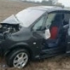 Do groźnie wyglądającego zdarzenia doszło dziś na drodze w powiecie iławskim. Podczas wyprzedzania kierowca stracił panowanie nad pojazdem i wylądował na drzewie. Nie posiadał prawa jazdy.